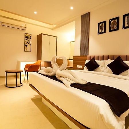 Hotel Veesons Executive Solapur Buitenkant foto