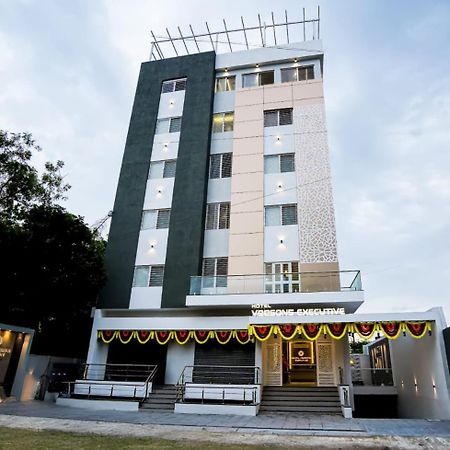 Hotel Veesons Executive Solapur Buitenkant foto