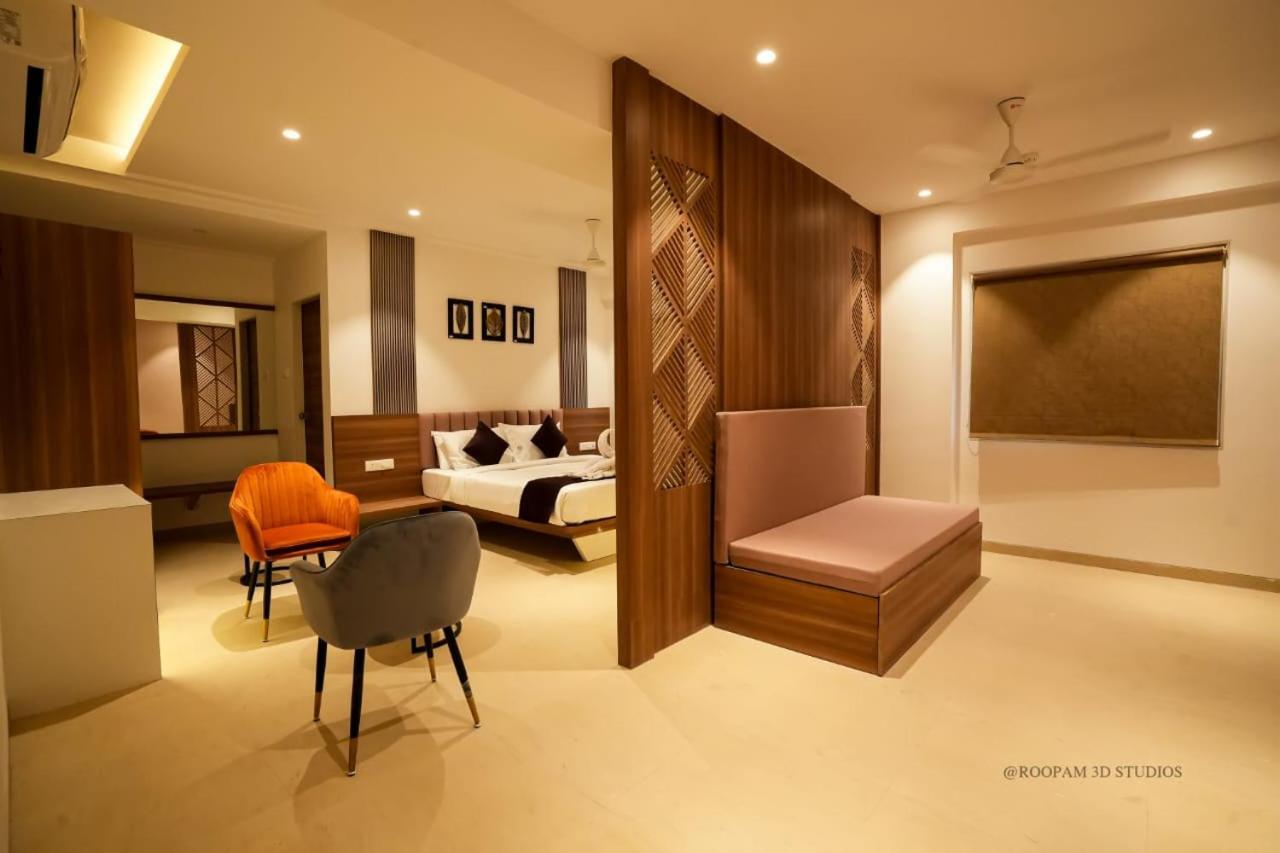 Hotel Veesons Executive Solapur Buitenkant foto