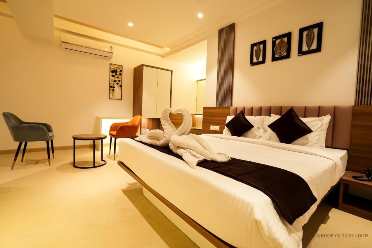 Hotel Veesons Executive Solapur Buitenkant foto