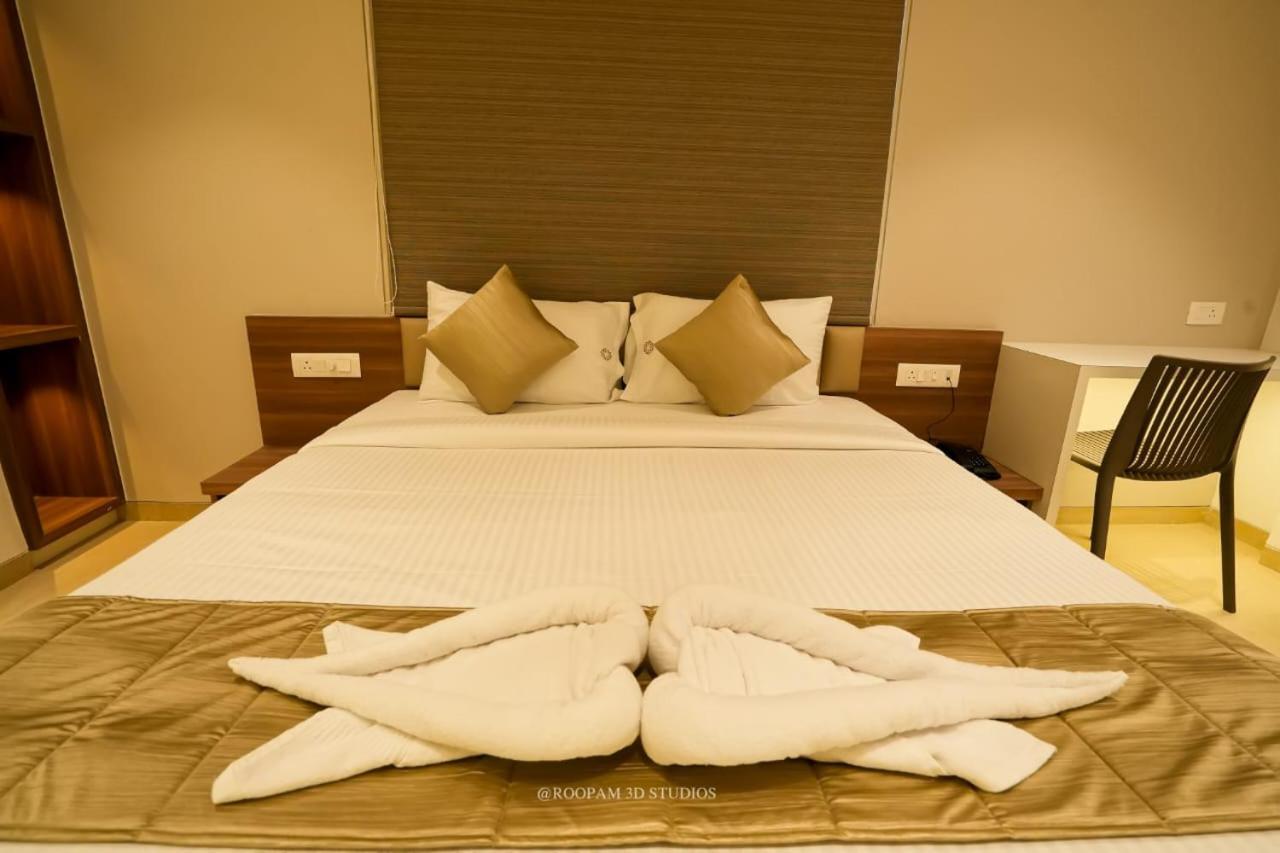 Hotel Veesons Executive Solapur Buitenkant foto