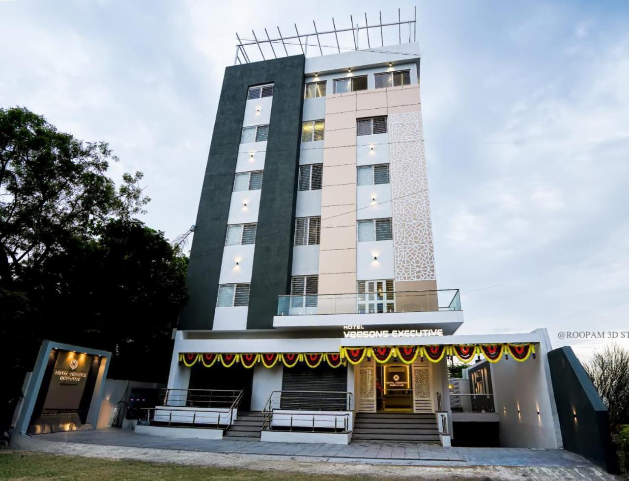 Hotel Veesons Executive Solapur Buitenkant foto